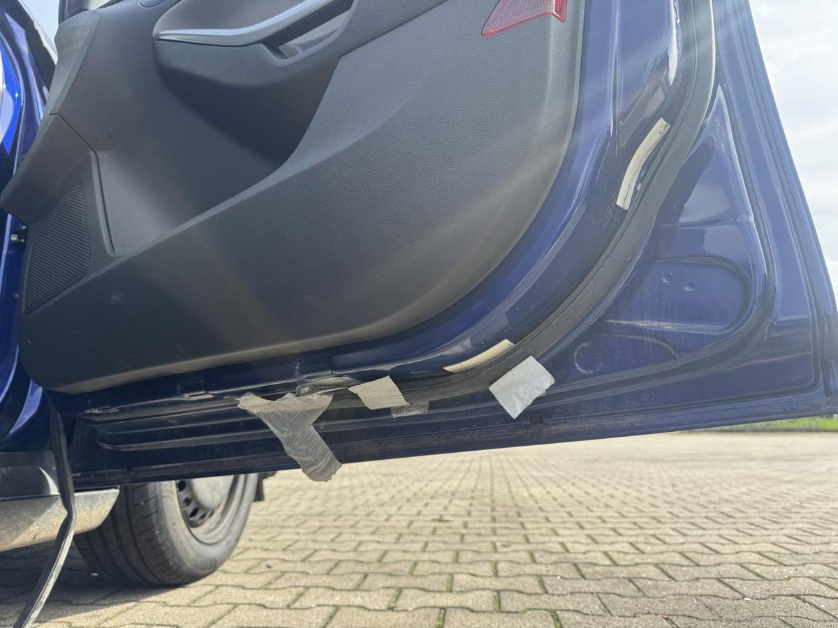 Ford Focus 3 original T&uuml;r vorn rechts Indic Blau 5-T&uuml;rer Rohbau Bj.2014